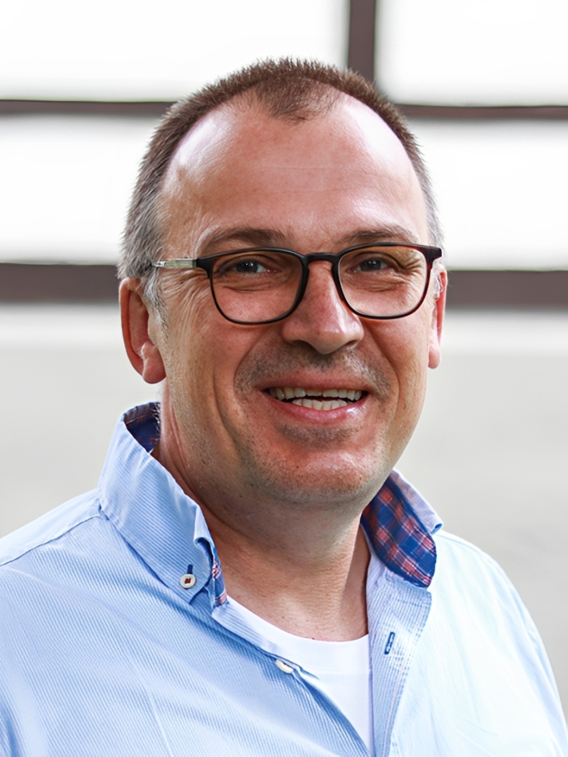 Porträt von Zahnarzt Lars Tangemann